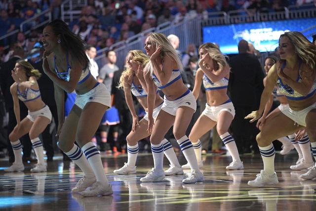 拉拉队为啥不允许穿短裙,nba拉拉队的特别规定