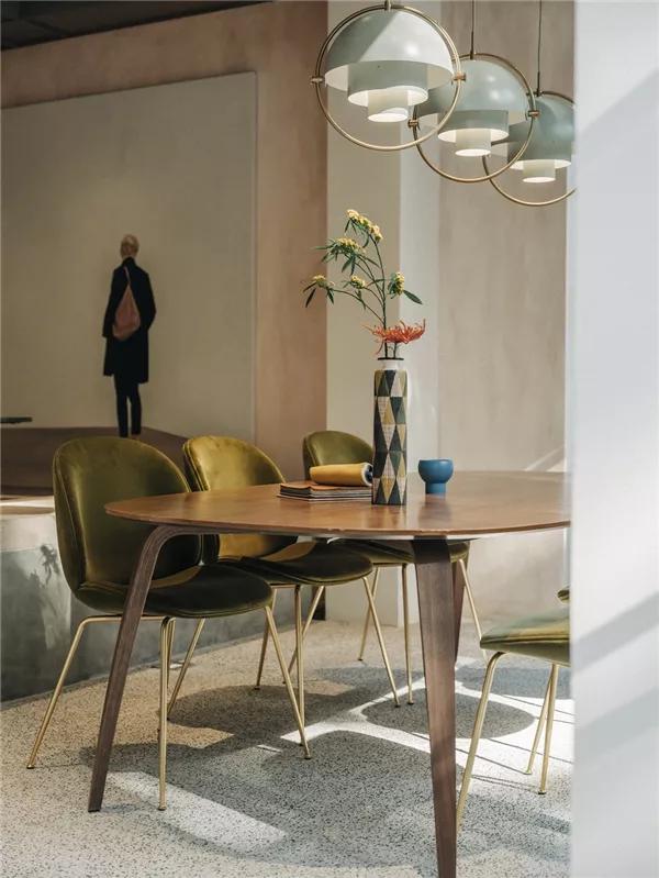 prada跟nike联名海报,pradanike合作款