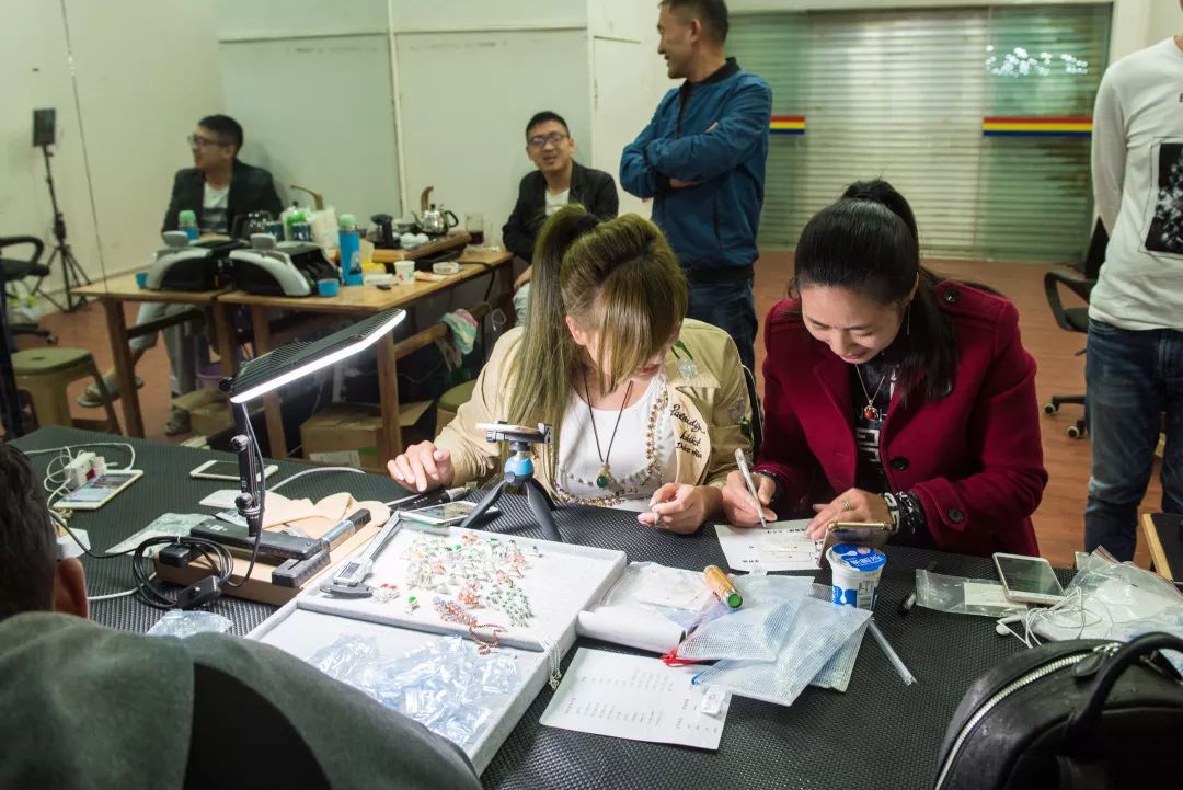 缅甸曼德勒角湾市场直播间,缅甸曼德勒市场直播