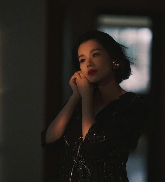 胡杏儿大肚照孕味十足,胡杏儿晒美照身材完全恢复