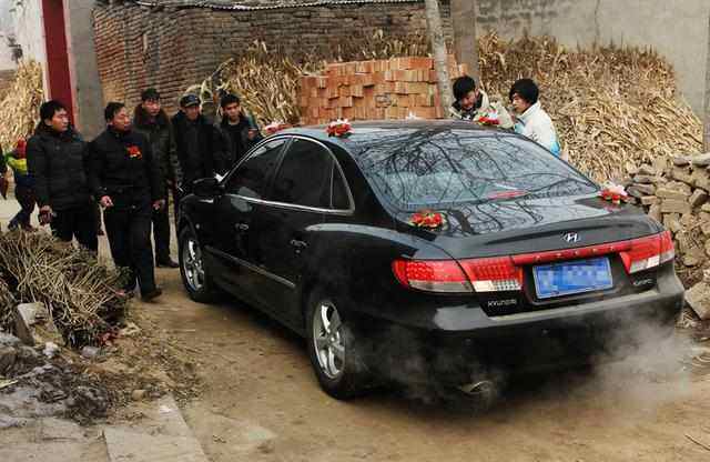 下月起，农村凸显“易礼风”，亲戚走一圈，礼品去又来，咋回事？