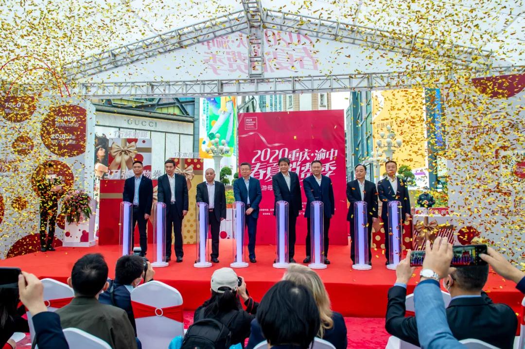 渝中周末市集,周末逛市集看潮雕秀