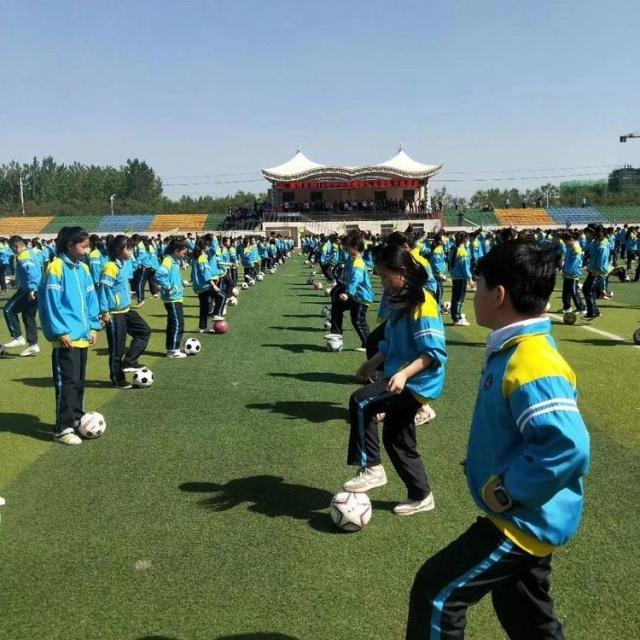 临颍小学足球比赛,临颍县颍川学校足球操