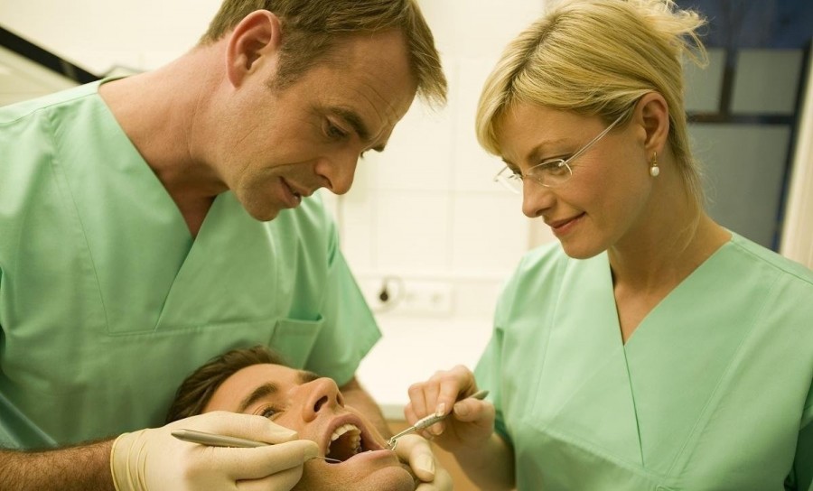 牙齿松动不是小事千万别忽视,牙齿松动不都是肾的事