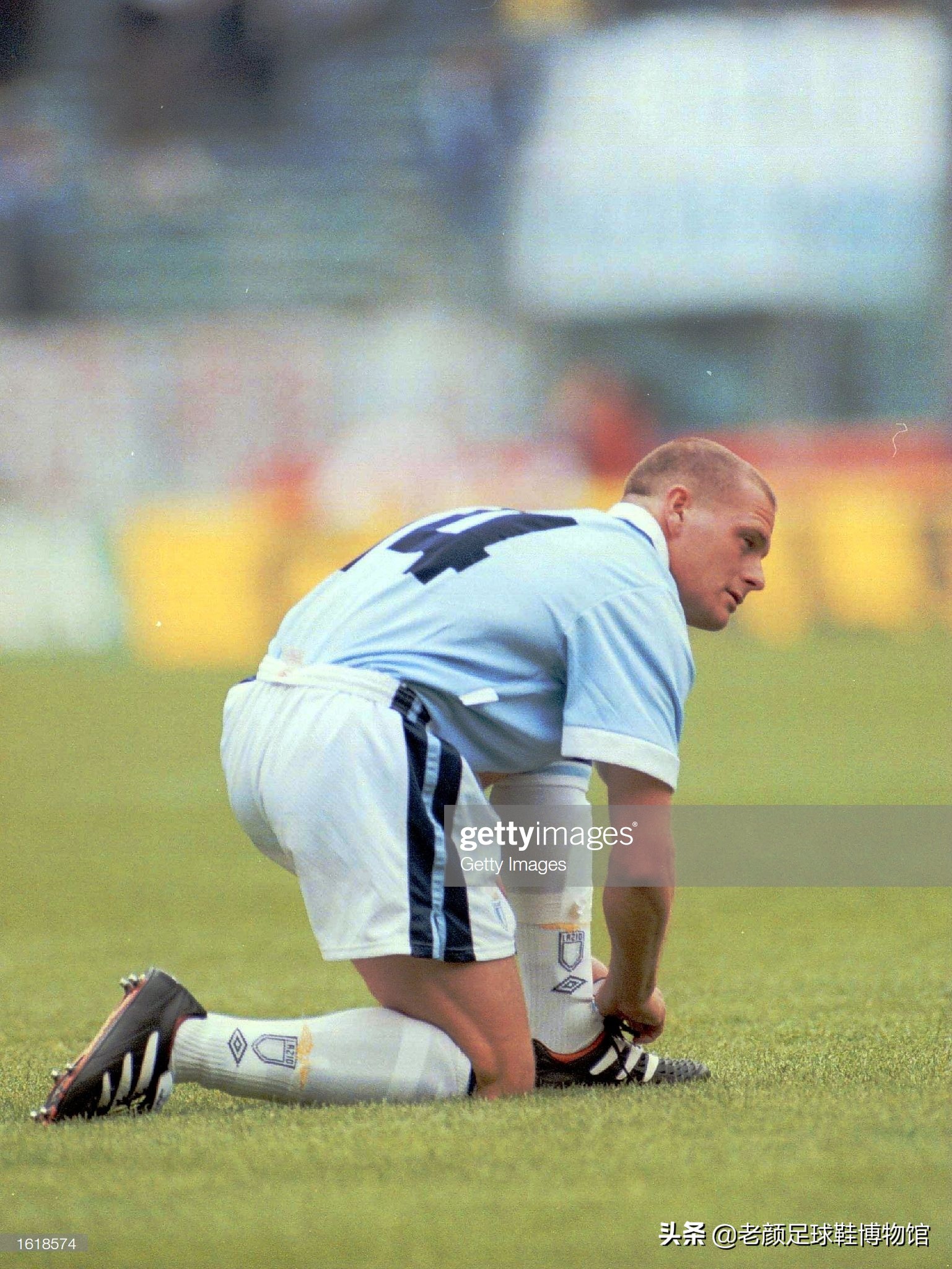 破产酒鬼的球鞋拍卖值6万，加图索的恩人名字成为香港路名