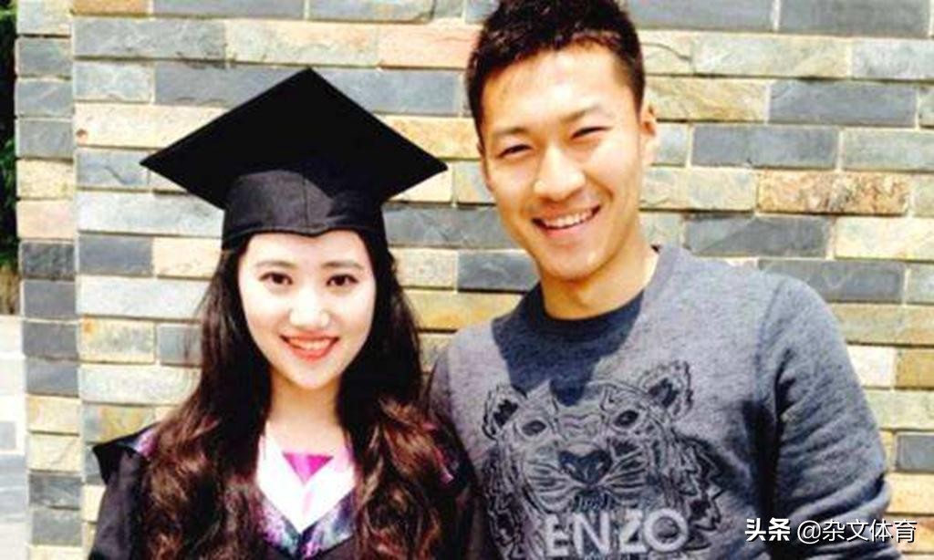 4年前亚洲杯结识大学妻子！错过里皮离开之战，29岁受到国足信任