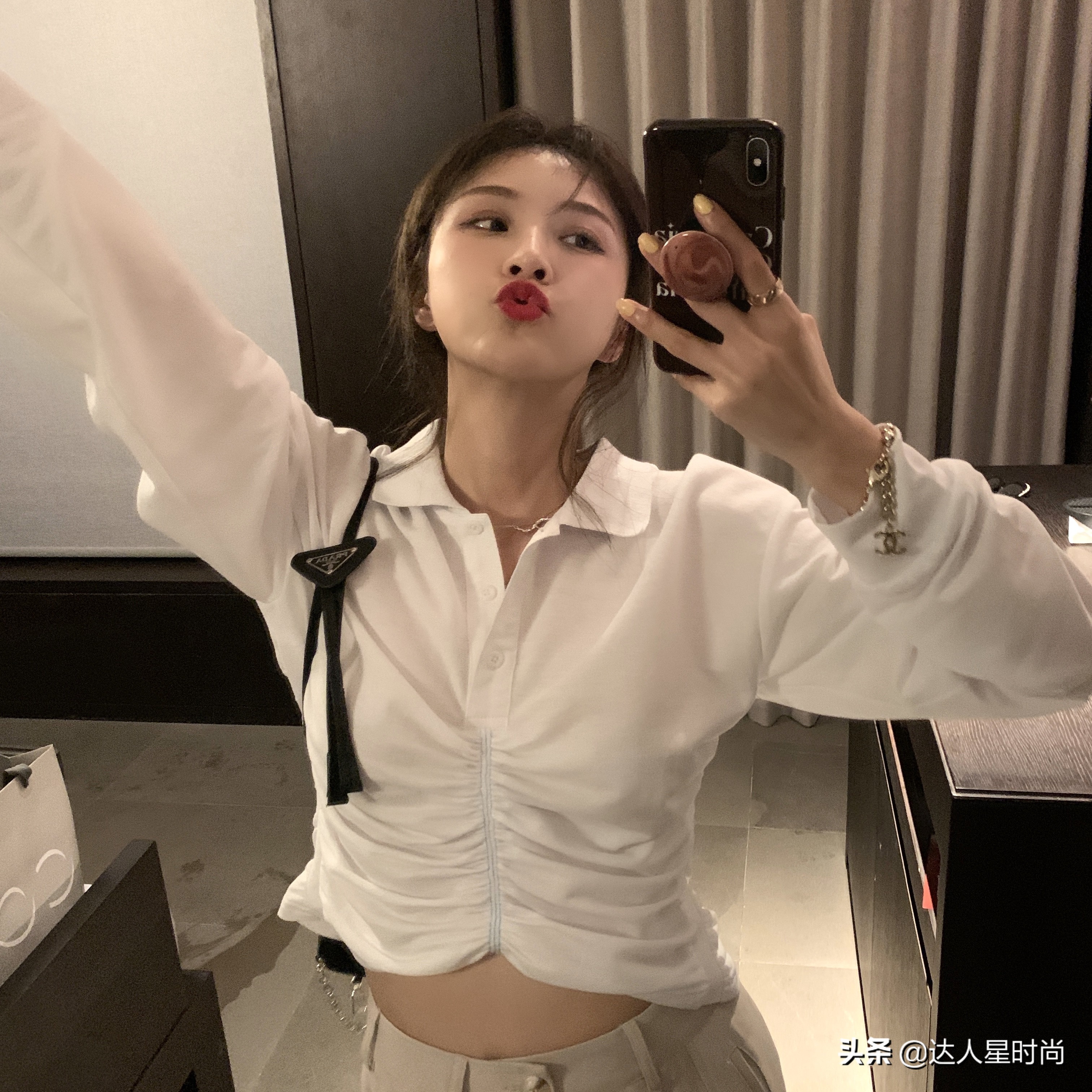 别再穿卫衣了今春这么穿才时髦,杨幂赵露思同款袄