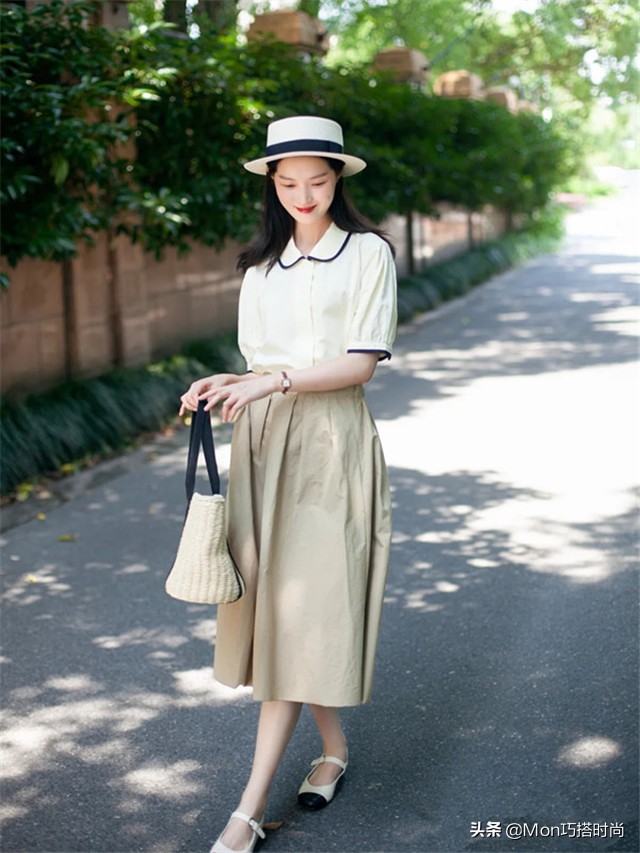米色休闲半身裙怎么搭配上衣,夏日米色半身裙怎么搭配上衣