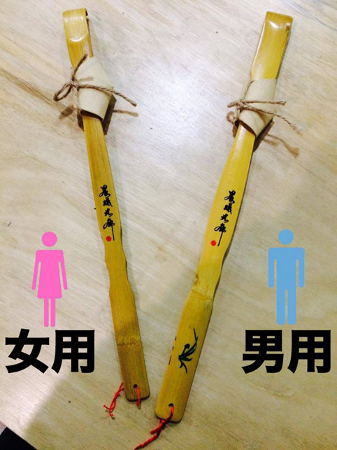 蜡烛、*袜丝**、痒痒挠...乐队们的清奇周边