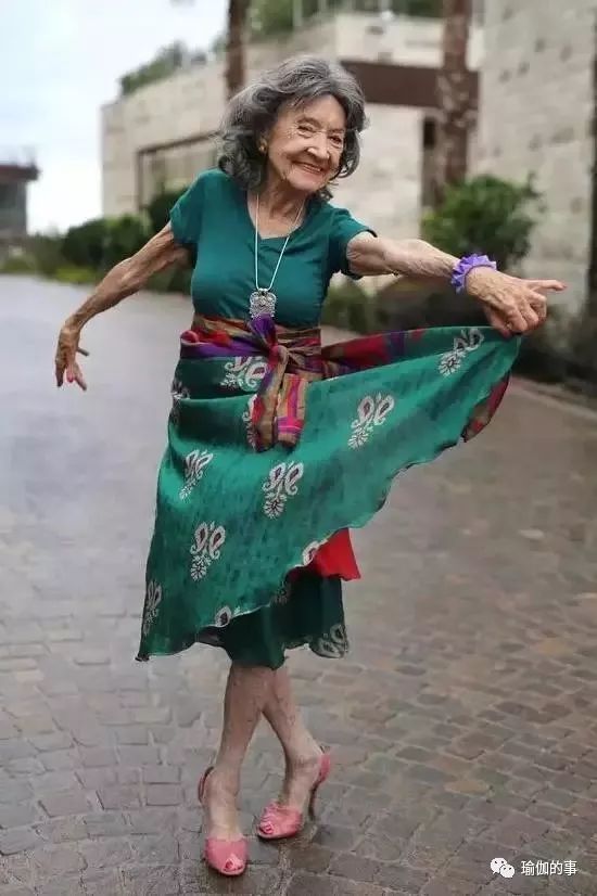 世界最小年龄的瑜伽教练,世界最年长瑜伽老师