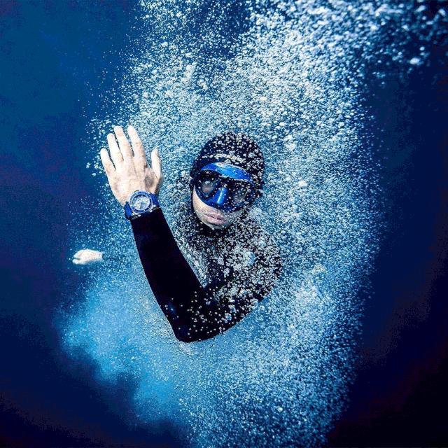 时装周如火如荼，王俊凯、易烊千玺同款腕表佩戴方式RUGet