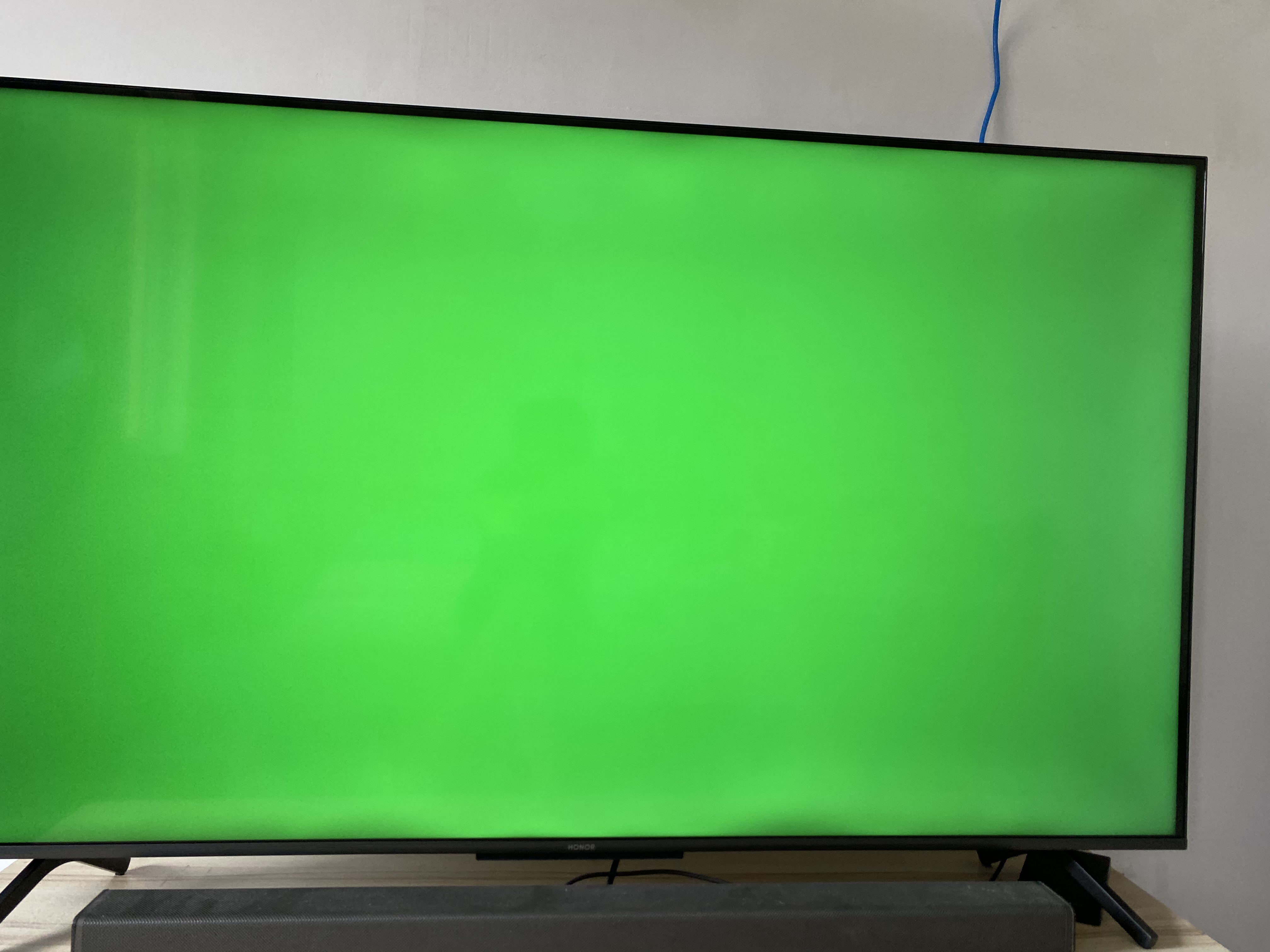 荣耀智慧屏x165寸2022款怎么样,荣耀智慧屏x1屏幕上半部分暗