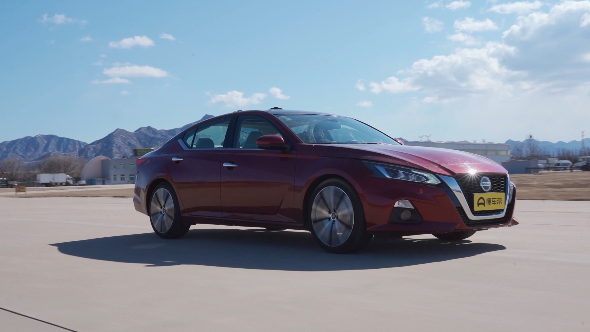 日产天籁2011款公爵2.5lxv尊雅版,天籁2021款2.0lxlupper智行版