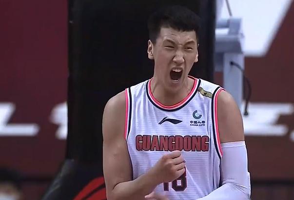 全场70次犯规5人被罚下,杜锋被广东逼出三十四次失误