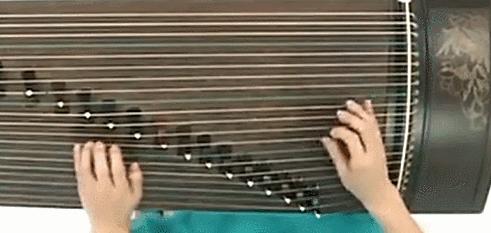 古筝基础入门必学摇指的弹奏方式,古筝摇指时的手背是平的还是斜的