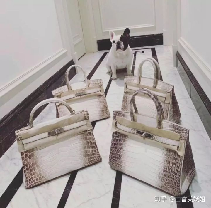 小红书上晒奢侈品的女孩为什么那么多？