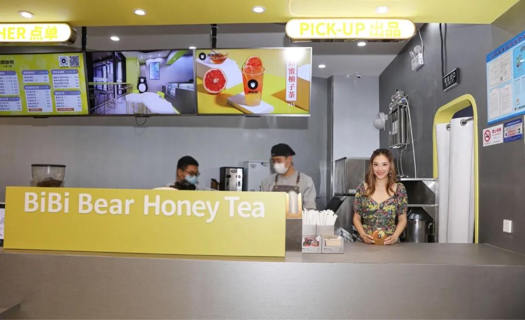 以蜜代糖,一个动作就能创造新茶饮营收神话?