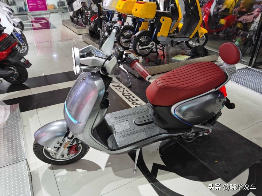 爱玛续航最强电摩,爱玛电摩2022新款续航200公里