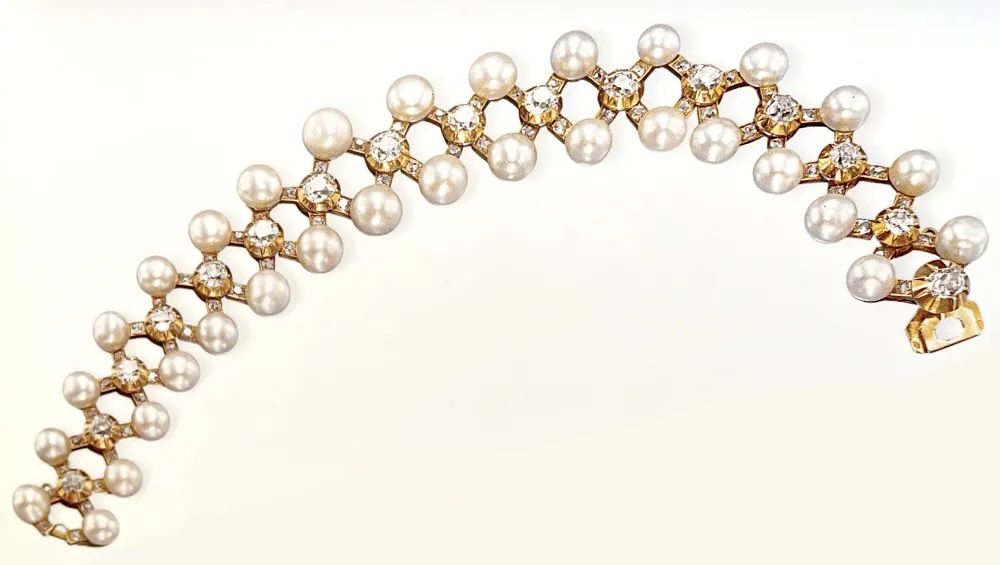 优雅王后因珍珠而闻名，却被国民记成一款披萨