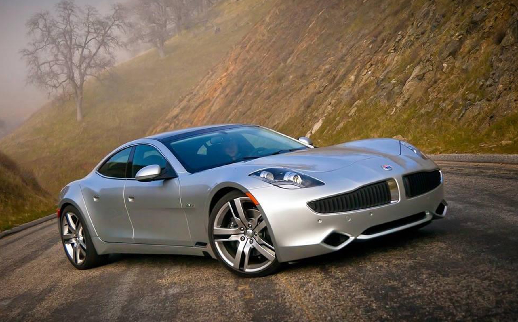 掉头转弯三不踩的操作,车掉头时什么也不踩吗