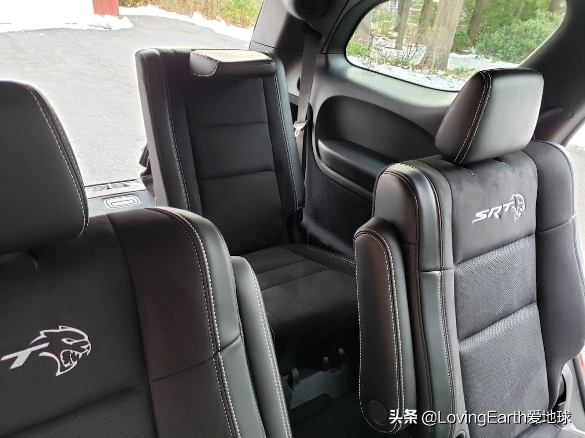 大切诺基srtvs道奇杜兰戈地狱猫,2023款道奇杜兰戈srt地狱猫内饰