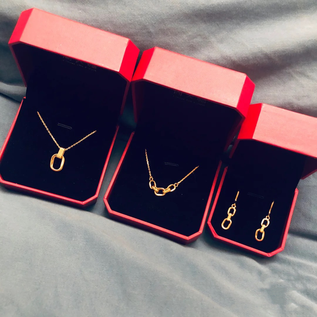 足金和999的足金首饰哪个贵,足金999的首饰和足金有什么区别