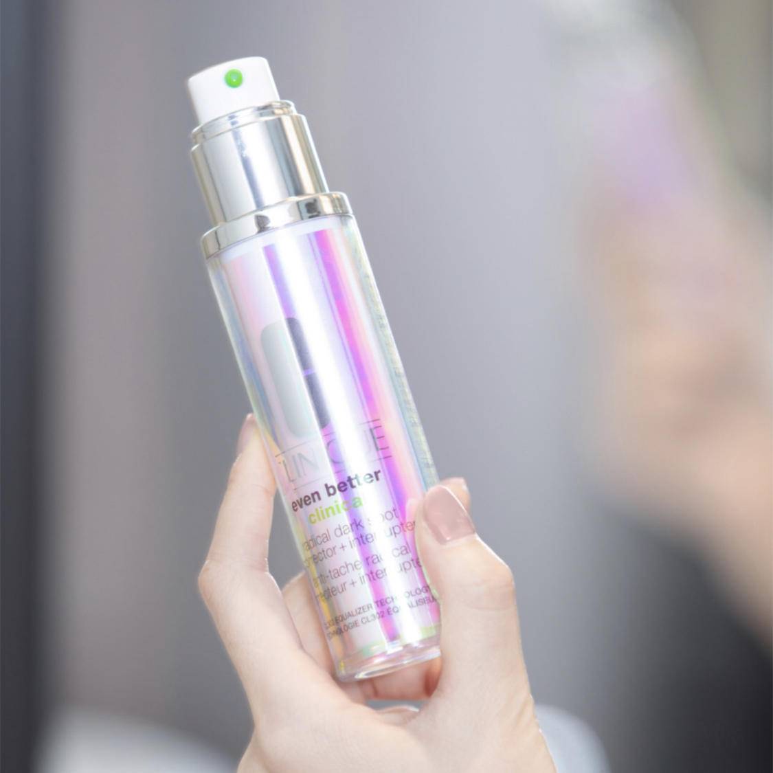 一直在美白却越来越黑的原因,为什么用了美白精华反而黑了