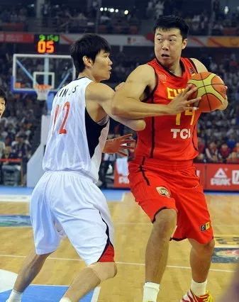 11年亚锦赛回顾：易建联和王治郅双剑合璧，助中国队击败韩国队