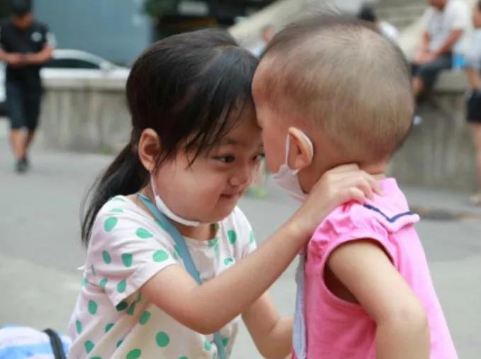 重生的喜悦|罕见病姐妹花救助近三年，冬日温暖回归探班9958