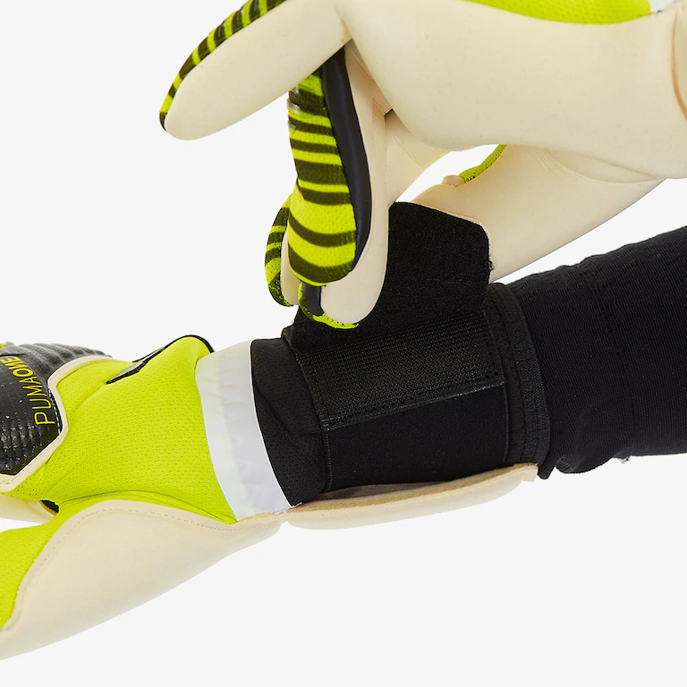 puma和adidas门将手套哪个好,puma守门员手套新款