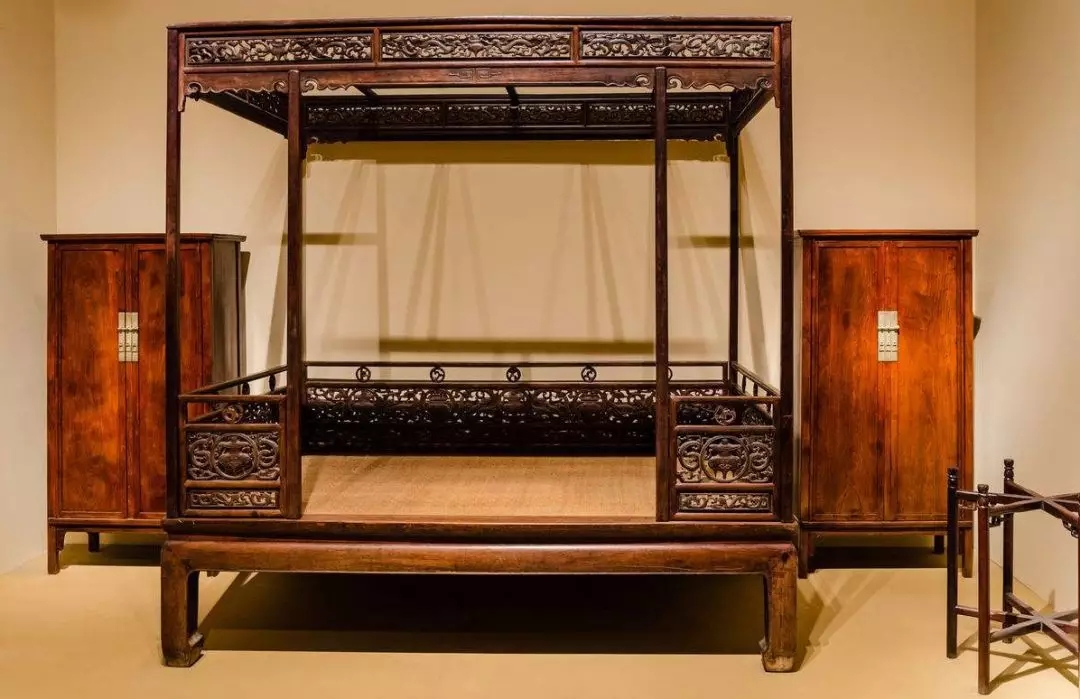 一张床买下来多少钱,一张床的价格800