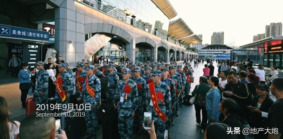 中国当兵的大学生，都是这样度过第一次