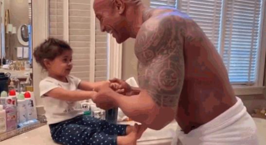 硬汉也是女儿奴,铁血硬汉强森女儿奴