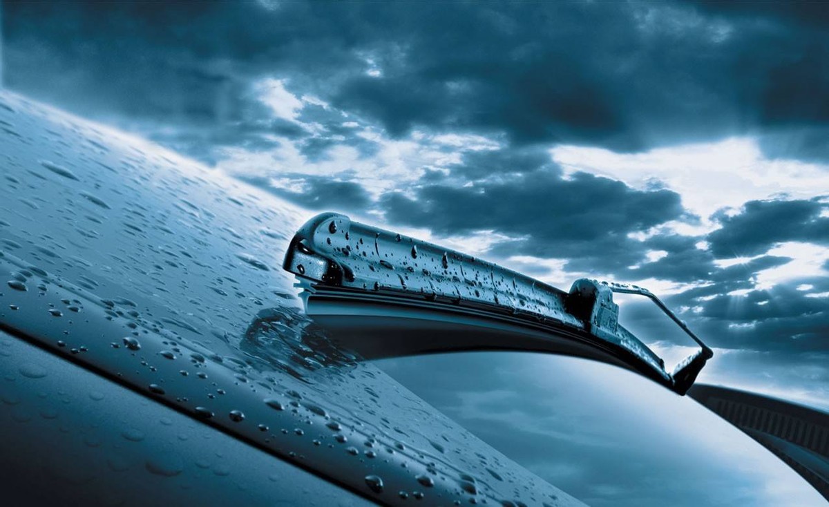 雨刷器不喷水了怎么回事,雨刷器冻了不喷水怎么解决