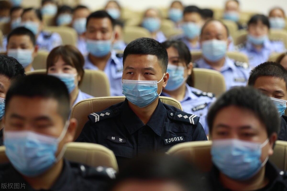 大专毕业当士官容易吗,大专毕业当警察有前途吗