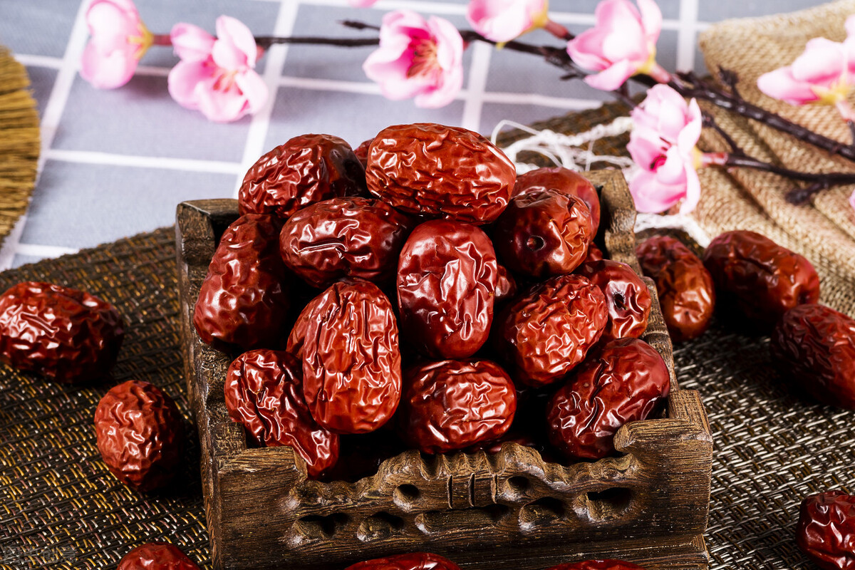 肾气不足气血亏虚吃什么补得快,气血不足和肾气亏虚的区别