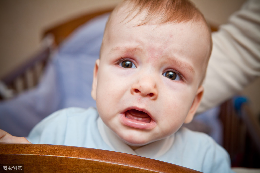 小孩爱光脚丫子是怎么回事,宝宝小脚丫怎么回事