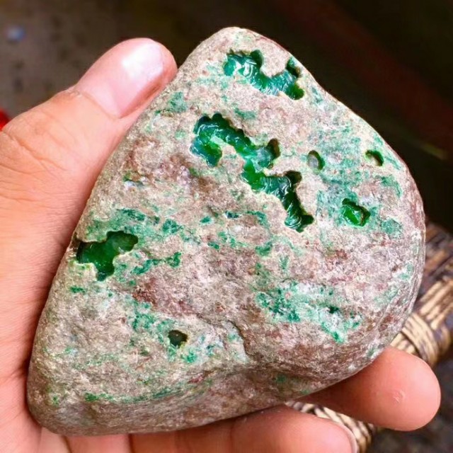 翡翠卖毛货有什么猫腻,翡翠毛货抛光猫腻