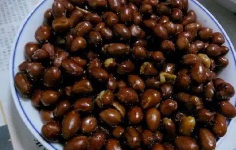 炸花生米,最忌讳直接下油锅!多加“这2味料”,香脆又不糊