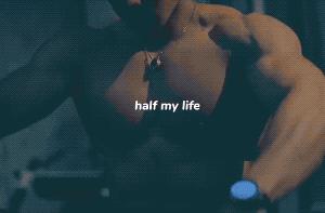 正太脸金刚身，36岁重庆小伙的肌肉身材太惹眼，保养的太好了