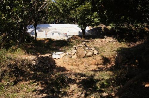 梦见把已去世母亲从坟墓挖出来,梦见母亲去世挖坟墓