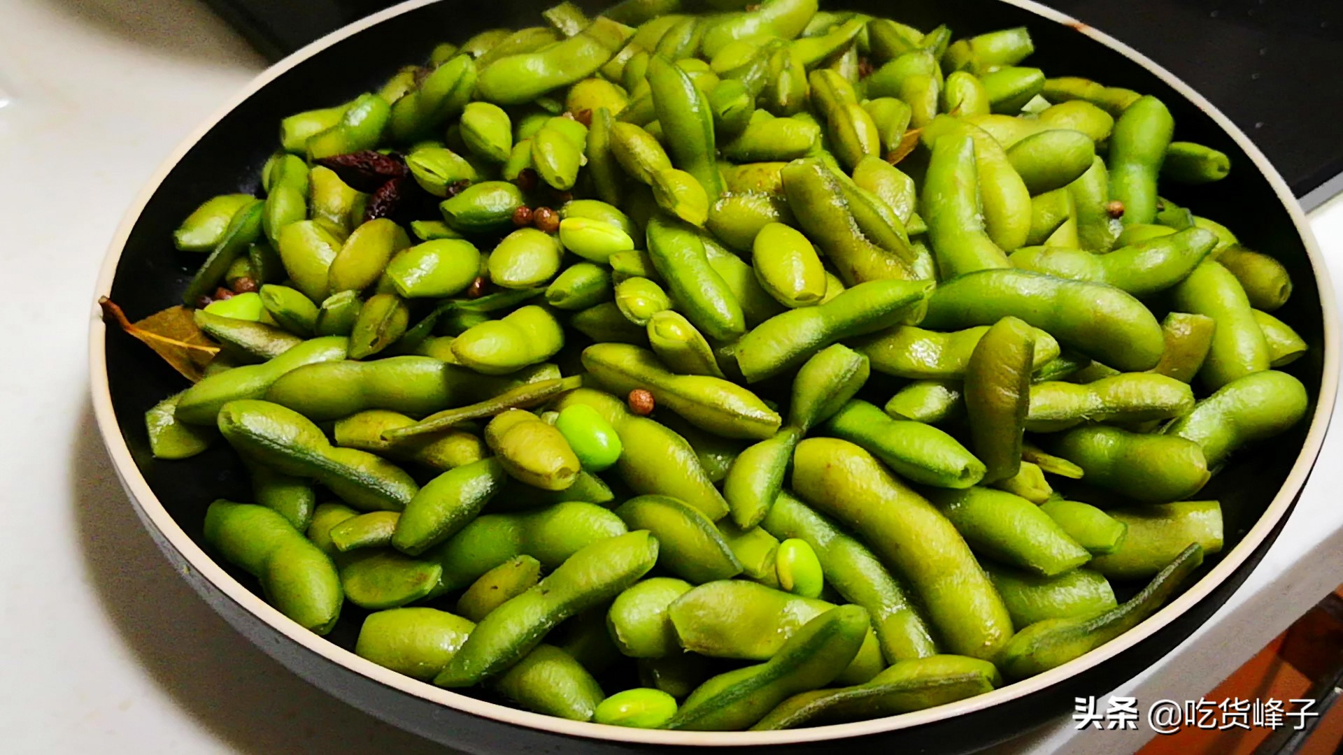 煮毛豆，最忌直接下锅煮，牢记3点，毛豆翠绿不发黄，好吃更入味
