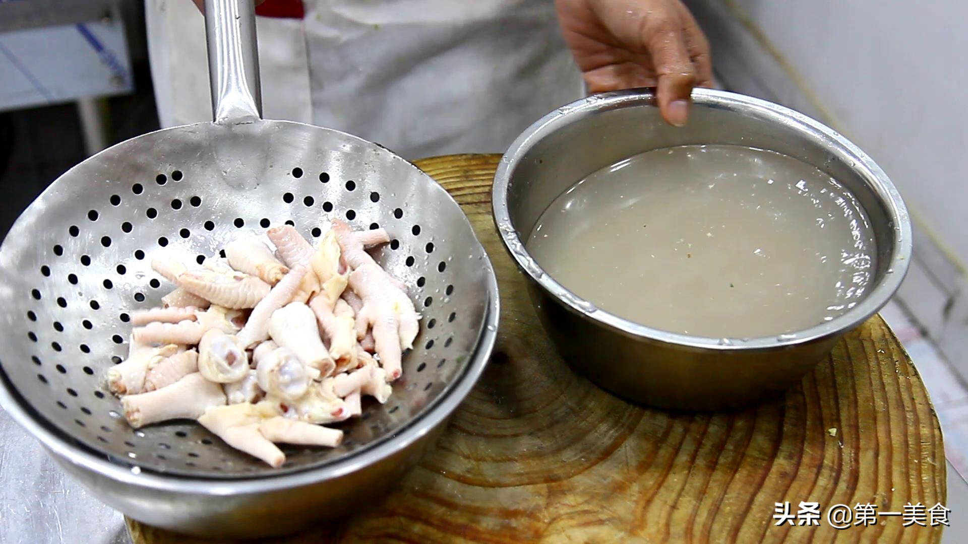 又酸又辣的泡椒鸡爪怎么做,泡椒鸡爪怎么做又白又脆