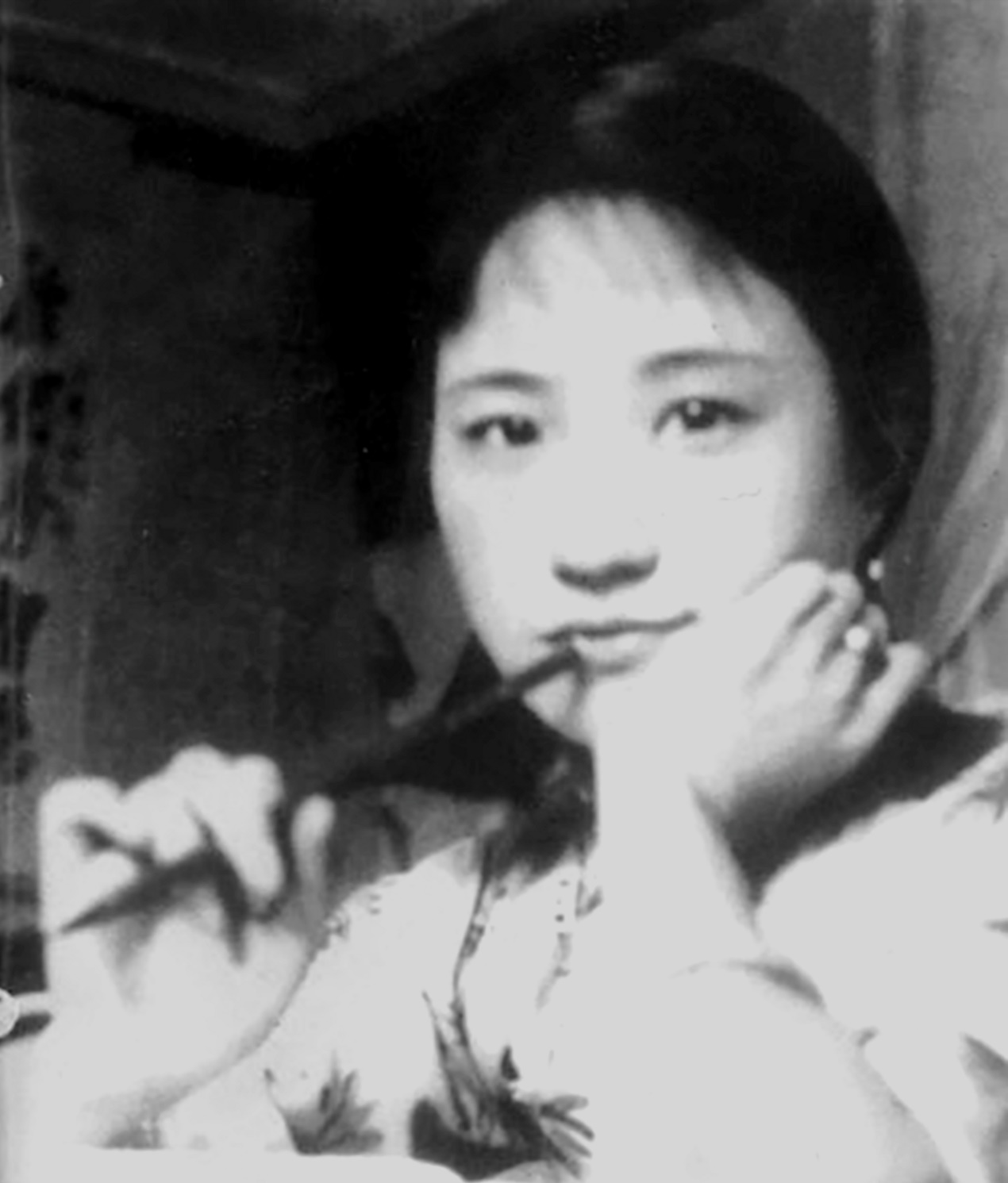 陆小曼在徐志摩死后嫁给了谁 (徐志摩家世显赫为何养不起陆小曼)