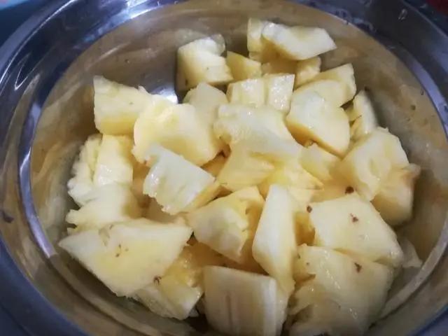 菠萝咕咾肉的由来,菠萝咕咾肉的咕咾什么意思