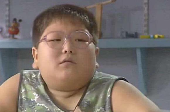 “捕蝇器宝宝”火了,用肉就能夹死苍蝇,妈妈晒视频被吐槽:心大