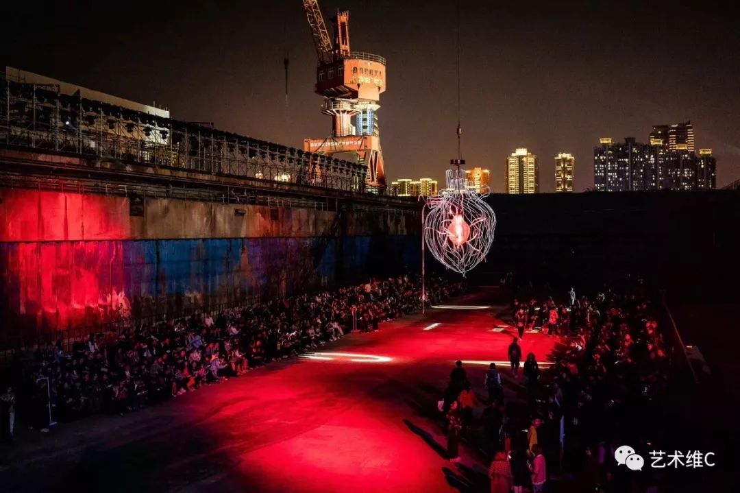 长得帅的人,事业都会成功!艺术家丁勇与他的冒险人生