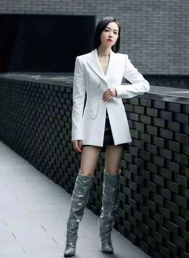 白西装华丽,白西装清冷感