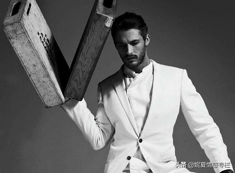 男人到中年有多无奈与心酸,男人到了中年就会不再为别人操心