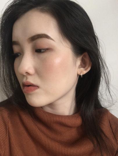 李佳琦用的平价口红突然火了，不卡唇纹显肤白，效果堪比阿玛尼